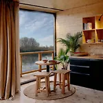 Na Wodzie - On The River