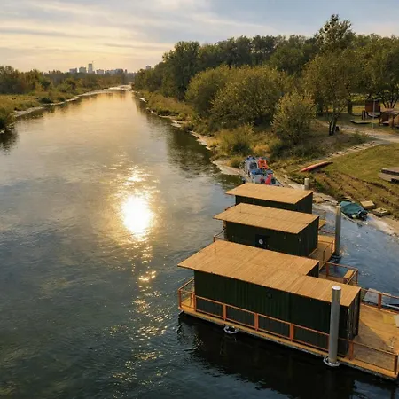 Na Wodzie - On The River بيت للعطل