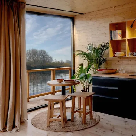 Na Wodzie - On The River